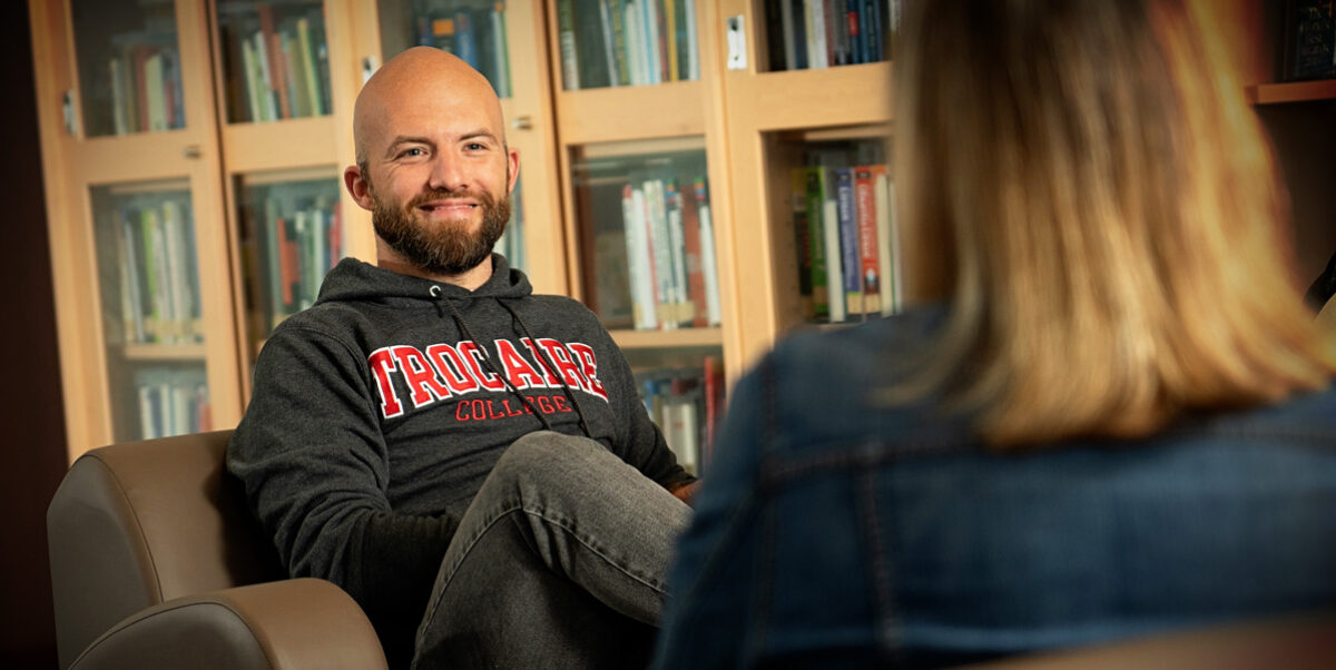 Future student visiting campus together